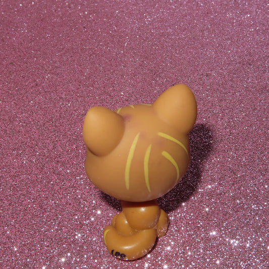 AUTHENTIC LPS BLEMISHED PAW UP CAT
