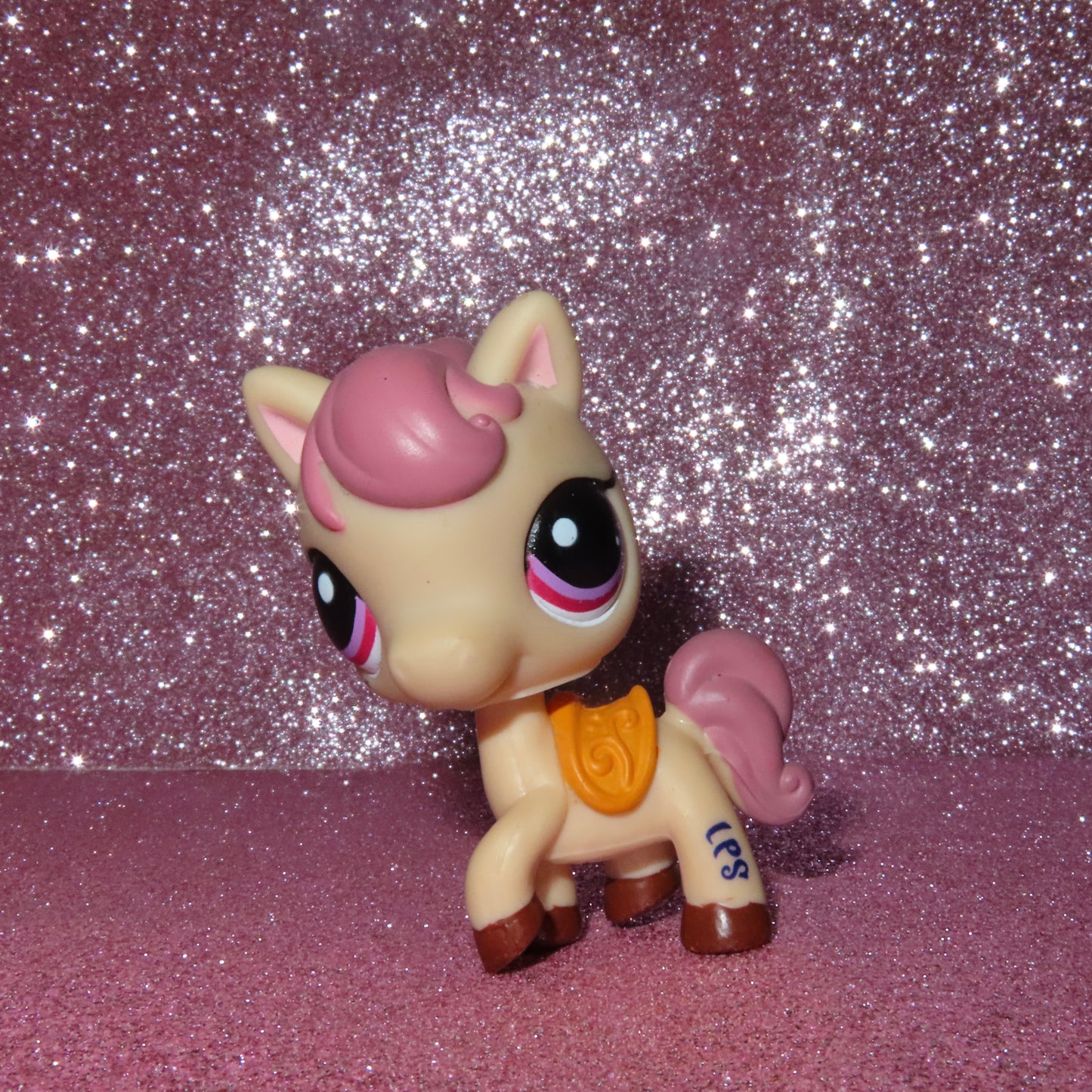 AUTHENTIC LPS HORSE