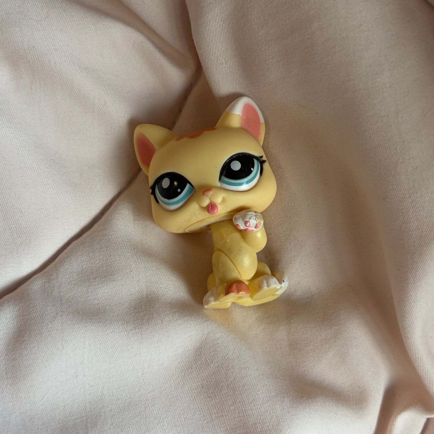AUTHENTIC LPS PAW UP CAT